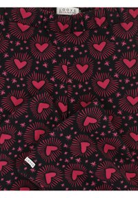 Zwarte stof met een patroon van roze hartjes en stralen, geaccentueerd met kleine stervormige details. Onderaan bevindt zich een LOoxS-label.