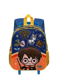 Mochila temática de Harry Potter en amarillo y azul con diseños de dibujos animados de personajes y criaturas. Cuenta con correas ajustables y un bolsillo lateral de malla.