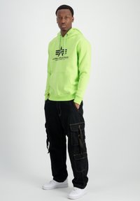 Alpha Industries BASIC - Jersey con capucha - hornet green