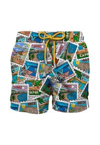 Costumi da bagno realizzati in tessuto leggero, con una stampa di cartolina colorata. Vita elasticizzata con coulisse gialla. Vestibilità regolare.