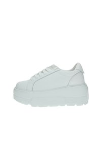 Sneakers platform bianchi con texture in pelle liscia, punta arrotondata e lacci piatti. Presentano una suola spessa in gomma texturizzata e un branding sottile.