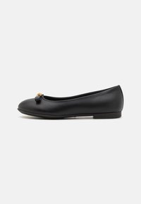 Seleccionado, black