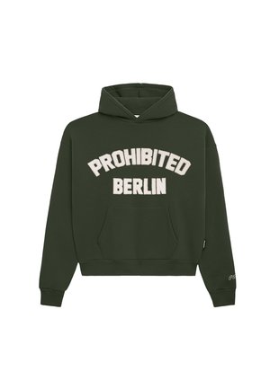 Felpa verde scuro con tasca frontale e testo bianco "PROHIBITED BERLIN" sul petto, polsini e orlo a coste, e cappuccio senza cordini.