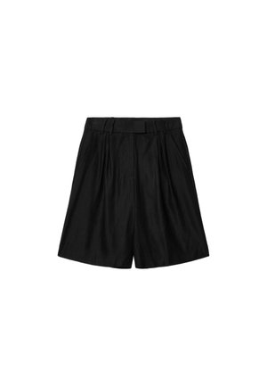 Shorts noirs à taille haute avec plis, passants pour ceinture et poches latérales, présentés sur un fond blanc.