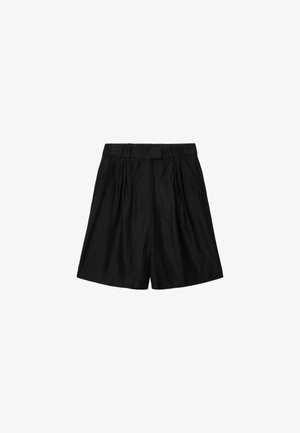 Shorts noirs à taille haute avec plis, passants pour ceinture et poches latérales, présentés sur un fond blanc.