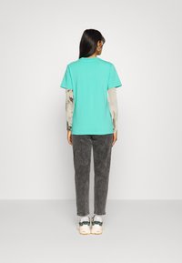 adidas Originals TREFOIL TEE - Apdrukāts T-krekls - semi mint rush