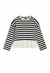 Mustavalkoinen pitkähihainen raidallinen villapaita, jossa on vaakasuorat raidat ja kiinteä valkoinen alaosa, aseteltuna tasaisesti valkoista taustaa vasten.