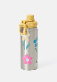 Nerūsējošā tērauda ūdens pudele ar dzeltenu plastmasas vāciņu, kurā ir krāsaini ziedu un bites grafikas uz sudraba fona.