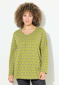 Grüne Bluse mit Muster, V-Ausschnitt, langen Ärmeln und geometrischen Designs in Weiß und Schwarz, aus leichtem Stoff gefertigt.