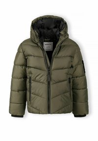 Doudoune vert olive avec une fermeture éclair à l'avant, une capuche et deux poches zippées. Présente un motif matelassé et une doublure noire contrastante.