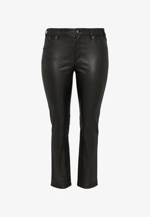 Zwarte nep leren jeans met een slim fit, vijf-pocketontwerp en subtiele stikseldetails. Gekropt model met een licht uitlopende zoom.