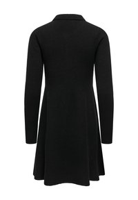 Abito nero a maniche lunghe realizzato in tessuto morbido, con un collo a camicia e una forma ad A che si allarga dalla vita.