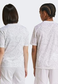 adidas Performance REAL MADRID PRE-MATCH KIDS - Vereinsmannschaften - white clear grey