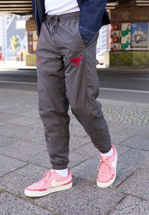 Nike Performance NBA CHICAGO BULLS JORDAN PANT - Club wear - medium ash