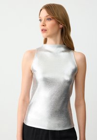SLIM FIT NECK SLEEVELESS BRIGHT - Top - silver