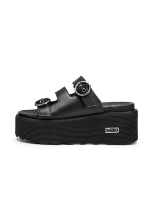 I sandali platform neri presentano una tomaia in pelle liscia con due cinturini regolabili con fibbia e una suola testurizzata e rigata.