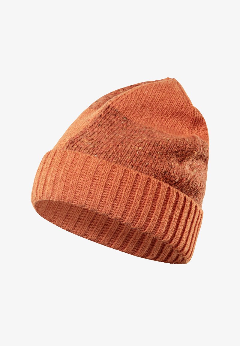 Gorro de punto en un rico tono naranja quemado, con un cuerpo texturizado, puño acanalado y un tejido suave y cálido.