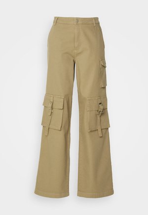 Pantalons cargo kaki à jambes larges, avec plusieurs poches latérales et une fermeture à bouton à l'avant. Fabriqués en tissu en coton durable.
