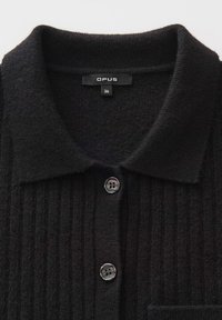 Cardigan nero a costine con colletto a ribaltabile, due bottoni neri e taschino sul petto, taglia 36 del marchio OPUS.