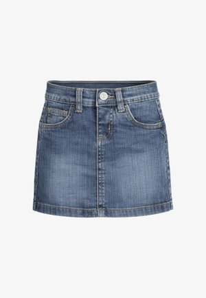 Minigonna in denim blu con passanti per cintura, bottoni frontali, chiusura a zip e tre tasche su sfondo bianco.