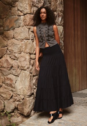 Bershka, FOLD-OVER WAIST - MIDI SKIRT 01701335 - A-Linien-Rock - black