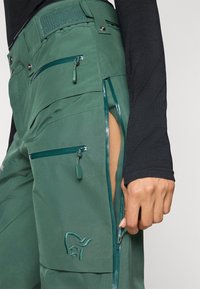 Norrøna LOFOTEN INSULATED PANTS - Lyžařské kalhoty - jungle green