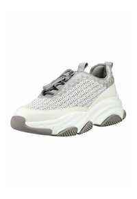 Zapatilla deportiva blanca y gris con diseño de malla geométrica, suela gruesa, lengüeta para tirar y sistema de cordones elásticos tipo bungee.