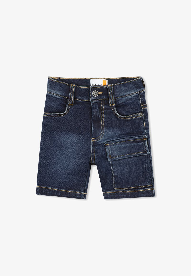 Shorts in denim blu scuro con tasca frontale, tasca cargo laterale e cuciture gialle. Presentano una vita con chiusura a bottone e etichetta.