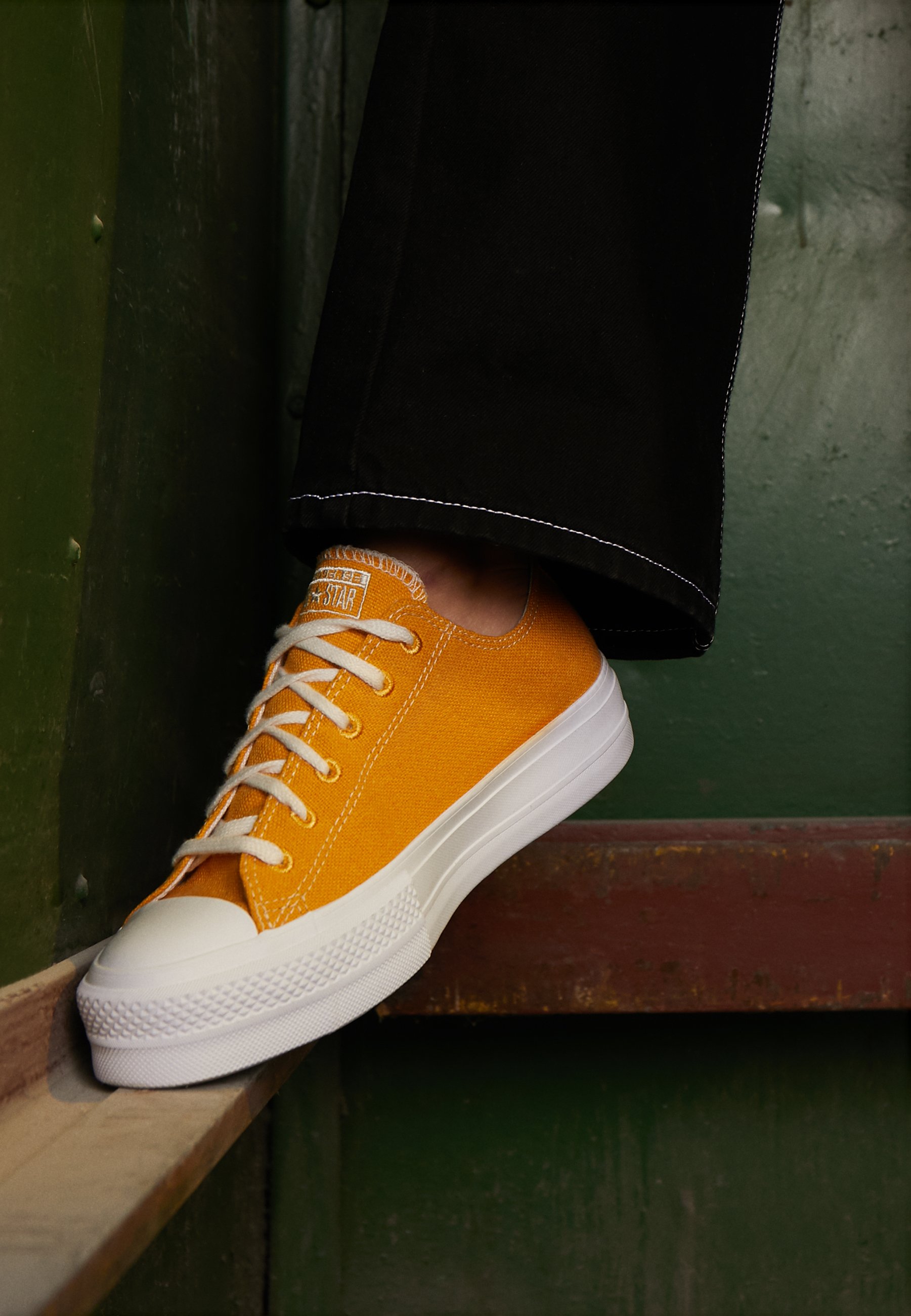 white sunflower converse