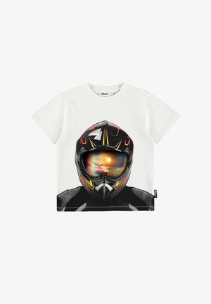 Valge lühikeste varrukatega T-särk, millel on graafika mustast mootorrattakiivrist, mille visori peegelduses on värvikas päikeseloojang.