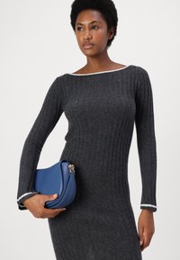 pure cashmere BOAT NECK DRESS - Džemperkleita - grey