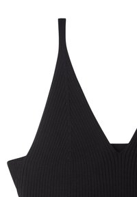 Top nero a coste con sottili spalline e scollatura a V profonda, caratterizzato da una superficie testurizzata con linee verticali e un design aderente.