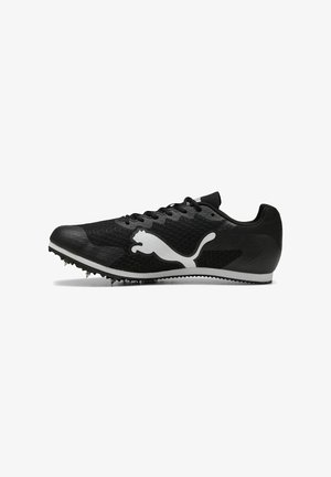 Zwarte hardloopschoenen met een mesh bovenkant, wit Puma-logo en spikes in de zool; beschikt over een gestroomlijnd ontwerp voor verbeterde prestaties.