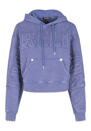 Sweat à capuche bleu cropped avec poche avant, cordons et texte brodé. Présente des détails usés et des poignets côtelés.