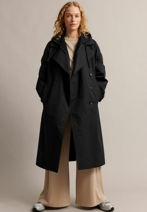 - Klasyczny płaszcz