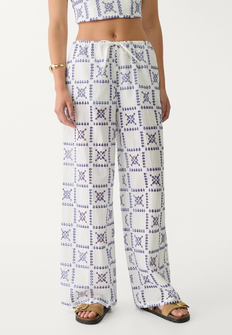 Stradivarius - EMBROIDERED - Pantalon classique - light blue, Agrandir