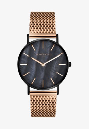 Orologio con quadrante nero e cinturino in maglia oro rosa. Presenta semplici indicatori delle ore e un design minimalista. Nome del brand "LIEBESKIND BERLIN" in evidenza.