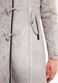 Gipsy by Mauritius Abrigo corto - taupe
