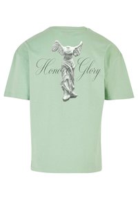 Mentazöld, rövid ujjú póló, fehér szobor grafikával és az "Honor & Glory" felirattal, elegáns betűtípussal.