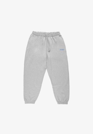 Jasnoszare spodnie dresowe z elastycznym pasem i mankietami, przednimi kieszeniami, sznurkiem i małym niebieskim logo "PRSTV" na lewym udzie.