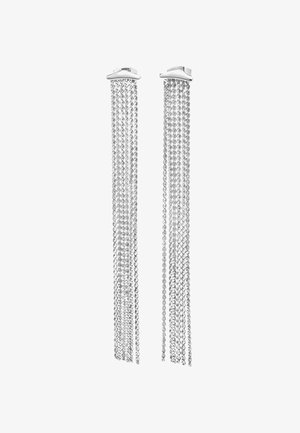 Los pendientes plateados en cascada cuentan con cadenas de metal entrelazadas, con un diseño texturizado y un acabado brillante. Cada pendiente cuelga en múltiples mechones.