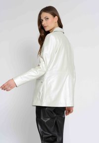 Maze IM METALLIC LOOK - Nahkatakki - white metallic
