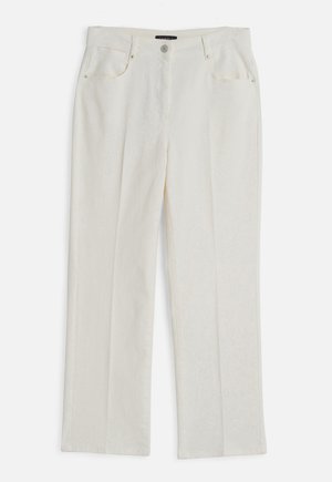 Pantalones de pierna recta color blanco roto con bolsillos delanteros, presillas para cinturón y una pretina con botón, extendidos sobre un fondo blanco.