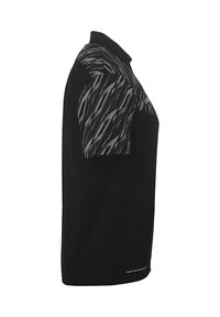 Polo shirt noir à manches courtes avec un motif géométrique gris sur les épaules. Fabriqué en tissu respirant, avec un col classique et un logo subtil.