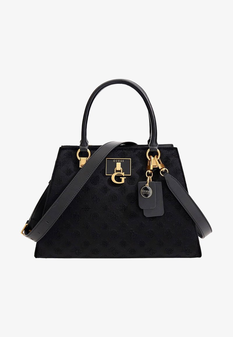 Sac à main Guess noir avec motif embossé, plaque logo dorée, doubles poignées, bandoulière ajustable et étiquettes logo suspendues.