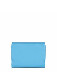 Lichtblauwe portemonnee van glad leer; rechthoekige vorm met ronde hoeken; ontwerp met een voorflap; minimale stikseldetails.