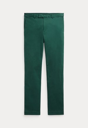 Pantalon droit vert foncé avec passants de ceinture, poches latérales et fermeture éclair à l'avant, sur un fond clair uni.