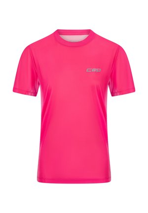 Helderroze sportshirt met korte mouwen, ronde hals en klein reflecterend "cep"-logo op de bovenborst.