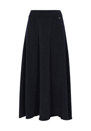 Mustat A-linjaiset midi-hameet, joissa on ribattu vyötärö ja hienovarainen täplikkäitä tekstuureja, virtaavat pehmeiden laskosten kanssa.