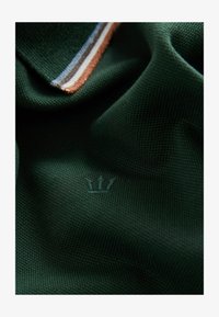 Valittu, dark green